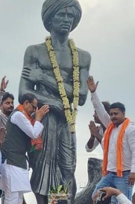 केंद्रीय मंत्री शिवराज सिंह चौहान ने झारखंड में आज ली पार्टी की पहली बैठक, बिरसा मुंडा को किया नमन