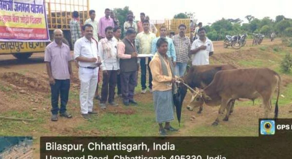 प्रधानमंत्री जनमन योजना : बैगा परिवारों को निःशुल्क 20 जोड़ी बैल वितरित