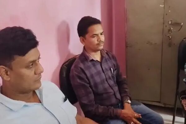 बलरामपुर में ACB की रेड : अपने ही ऑफिस के प्यून से रिश्वत मांगने वाला अधिकारी रंगे हाथों पकड़ाया, टीम की दबिश से BEO दफ्तर में हड़कंप