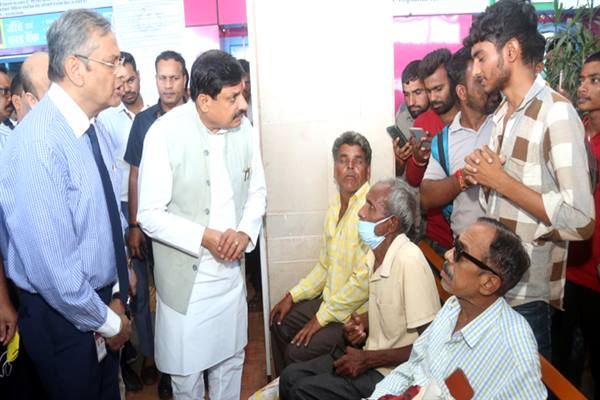 राज्यपाल पटेल की कुशलक्षेम की जानकारी लेने मुख्यमंत्री डॉ. यादव एम्स भोपाल पहुँचे