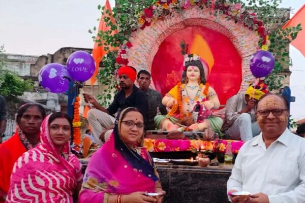छुईखदान में भगवान श्रीकृष्ण जी की शोभायात्रा निकाली गई
