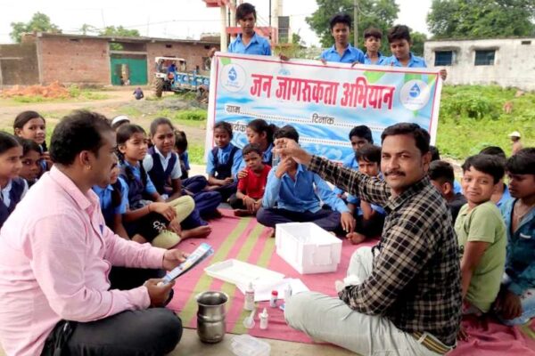 जल जीवन मिशन के अंतर्गत ग्रामीणों को स्वच्छ पेयजल के लिये किया जा रहा है जागरूक
