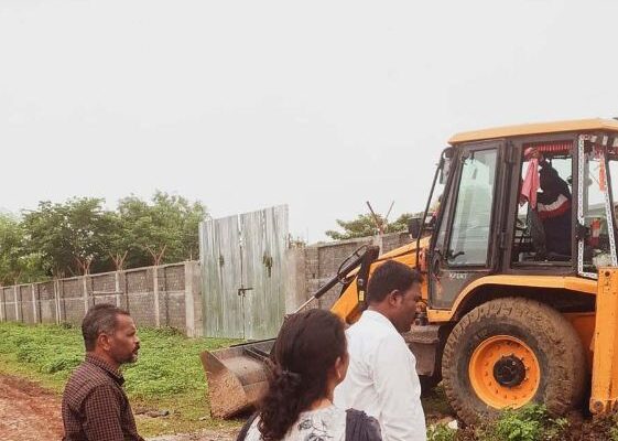 कलेक्टर डॉ.गौरव सिंह के निर्देश पर शासकीय भूमि से हटाए कब्जे