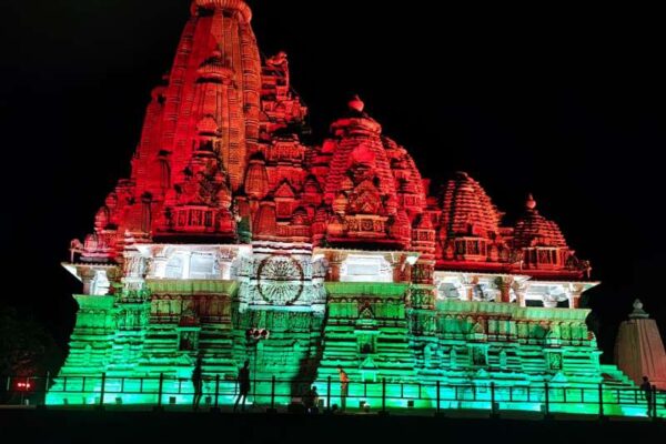तिरंगे की रोशनी से जगमगाई हमारी ऐतिहासिक व सांस्कृतिक धरोहरें