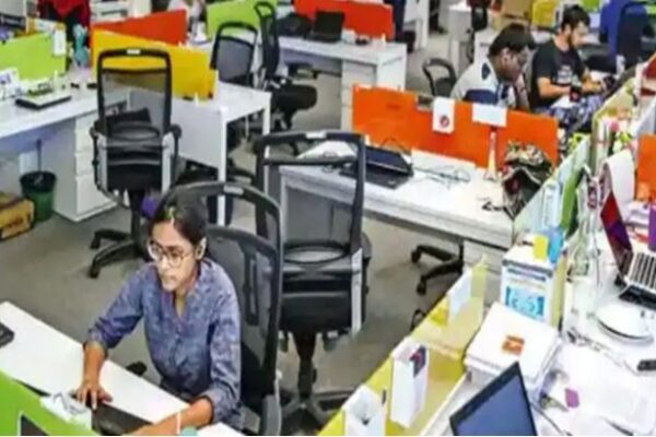 सर्विस सेक्टर की ग्रोथ धीमी: पीएमआई 2 अंक घटकर 60.3 पर पहुंची