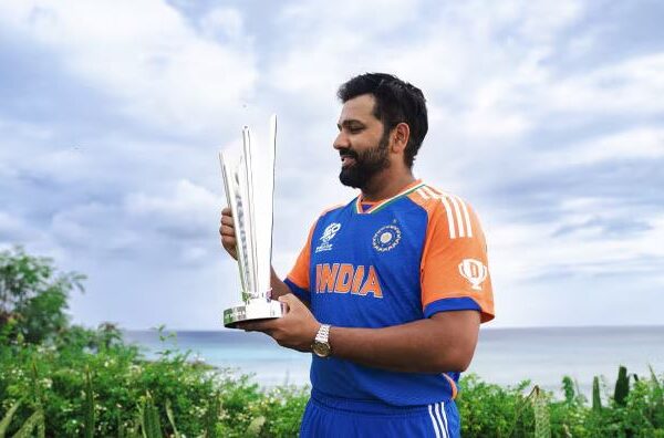 रोहित शर्मा ने इन 3 दिग्गजों को दिया T20 WC जीतने का श्रेय