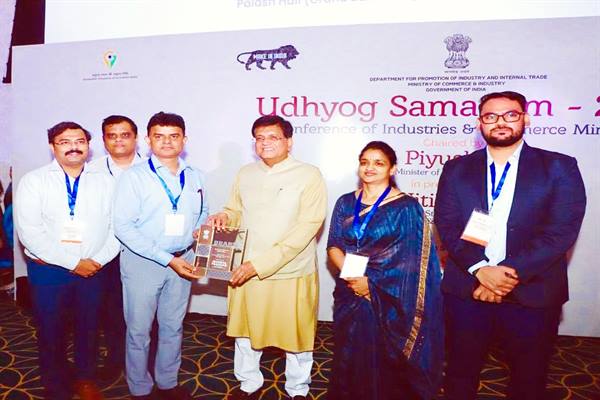 म.प्र. को टॉप अचीवर कैटेगरी इन सिटीजन सर्विसेज में केन्द्र सरकार ने किया सम्मानित