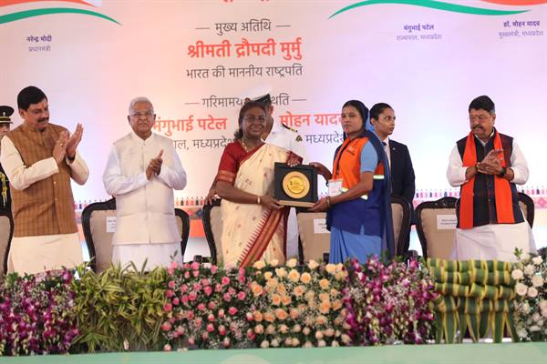 स्वच्छ भारत, स्वस्थ भारत और विकसित भारत के निर्माण के लिये आगे बढ़ें : राष्ट्रपति मुर्मु