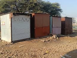 निगम के स्टोर से गायब हो रही गुमठियां