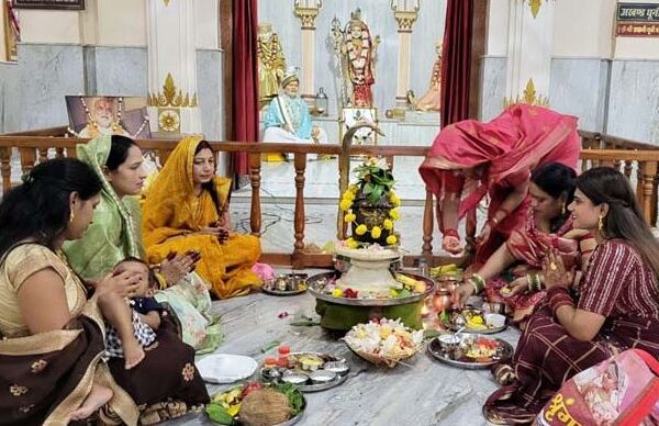 दादाजी धाम मंदिर में बडी धूमधाम से मनाई गई हरितालिका तीज