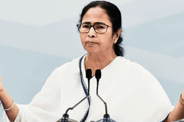 ममता का केंद्र पर हमला………यह मानव निर्मित बाढ़