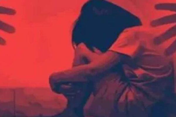 सौतेला पिता ने नाबालिग बेटी को बनाया हवस का शिकार