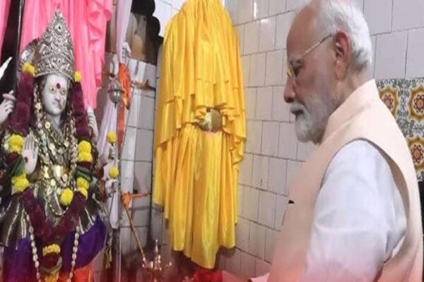 प्रधानमंत्री नरेंद्र मोदी ने वाशिम के जगदम्बा मंदिर में किए दर्शन