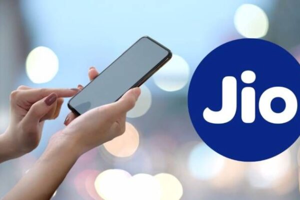 1 साल की वैधता, कॉलिंग, 1.5GB डाटा, 100% कैशबैक. Jio का मजेदार प्लान