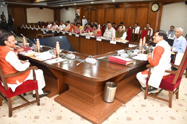 Mp में समूह ग्राम पेयजल योजनाओं का संचालन अब सौर और पवन उर्जा से, 700 करोड़ बचेंगे,उज्जैन-इंदौर-पीथमपुर मेट्रो कॉरिडोर की बनेगी DPR